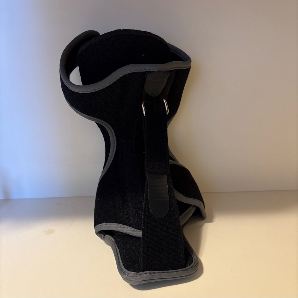 Runkelai Plantar Fasciitis Relief Brace Night Splint
In Good Condition! - Picture 4 of 6